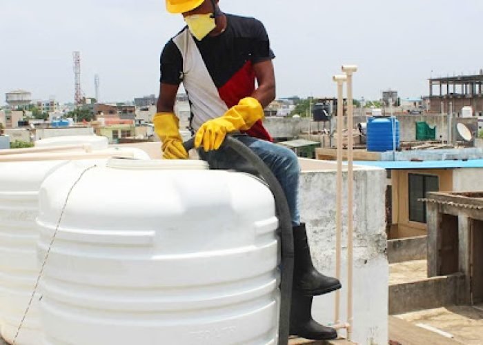 Tanks Cleaning